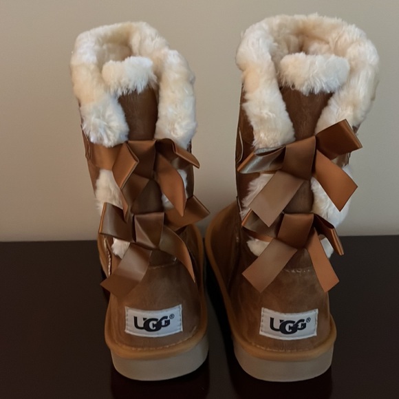 Brand new Uggs - Picture 2 of 4